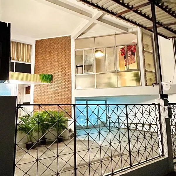 Coco House Sukhumvit 1, BTS ploenchit, hotel v destinaci Makkasan