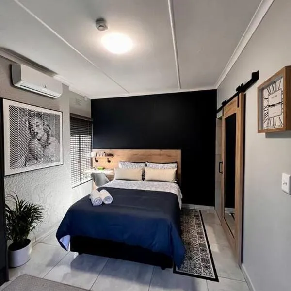Navy Pearls, hotel in Germiston