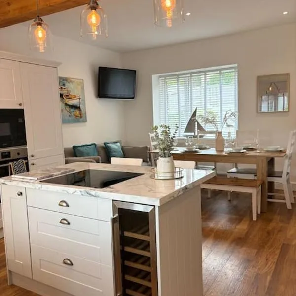 House in the heart of Pembroke, hotel v destinaci Pembrokeshire