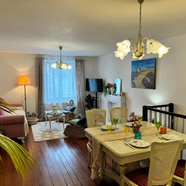 La Marquise duplex 2 chambres avec terrasse privée by BoookingFuté, hotel v destinaci Socourt