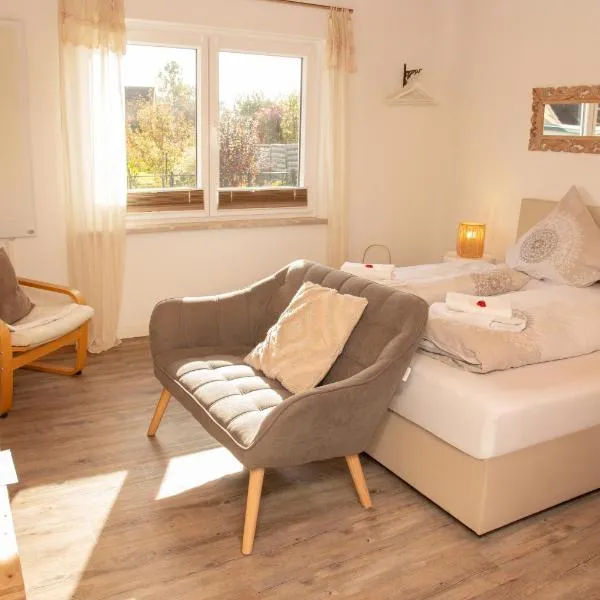 kleines Ferienhäuschen im Garten、オイティンのホテル