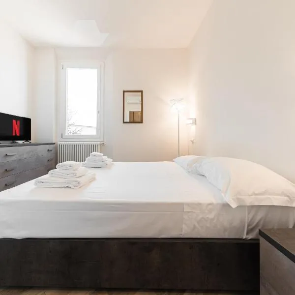 Carracci House - Free Parking - Station - Center e Fiera, hotelli kohteessa Bologna
