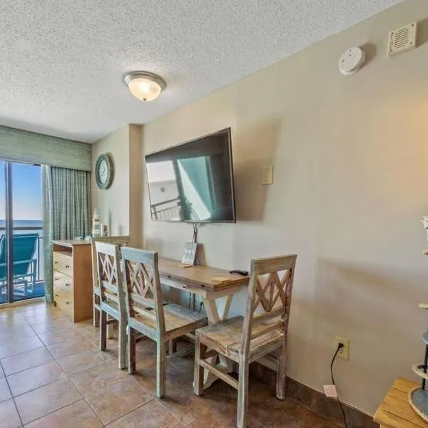 WINTER RATES! Impeccable Oceanfront Suite, Top Floor! L1543, hotel in Myrtle Beach