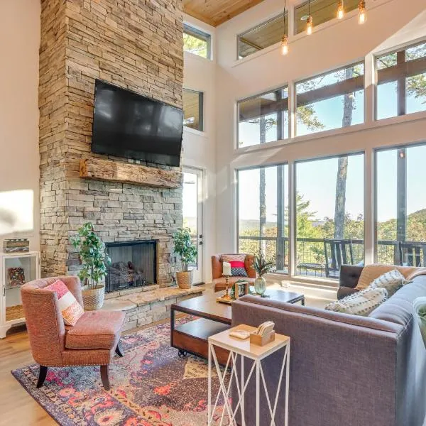 Modern Mtn Cabin w/ Deck & Views in Blue Ridge!, hotel in Blue Ridge