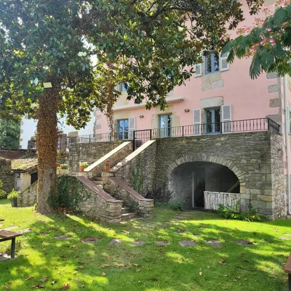 Tresanea Apartamentos – hotel w mieście Ituren