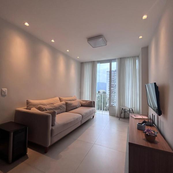 Apartamento Moderno na Praia com Home Office Ideal