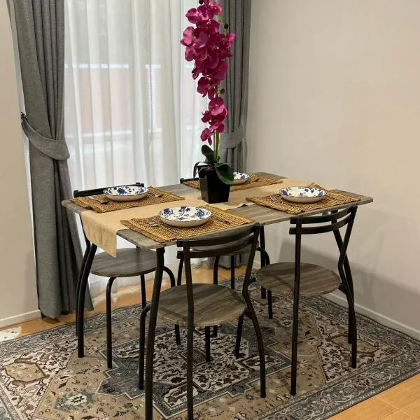 EM HOME Sukhumvit Bangkok - near Terminal 21, EM District Malls, BTS and MRT Lines, hotel in Bangkok