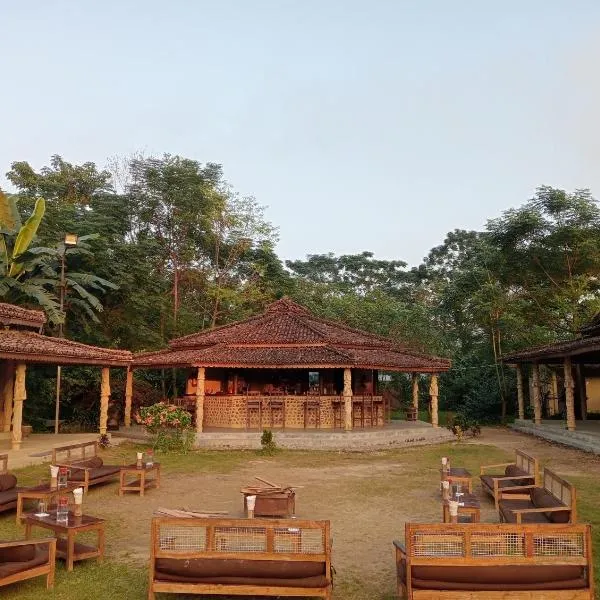 Tharu Community Lodge、Kawasotiのホテル