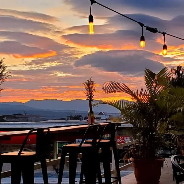Hostal Sunset Town, hotel v destinaci Ahuachapán