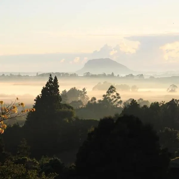 The Quails Nest Cottage, hotel in Whakamarama