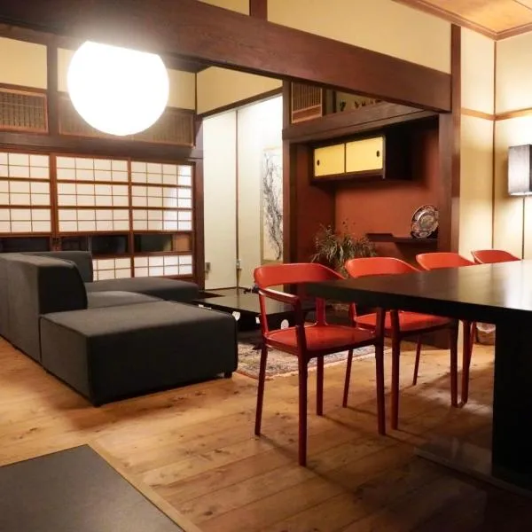 城下町の一棟貸し 今来 Konrai - Private-use guesthouse、松本市のホテル