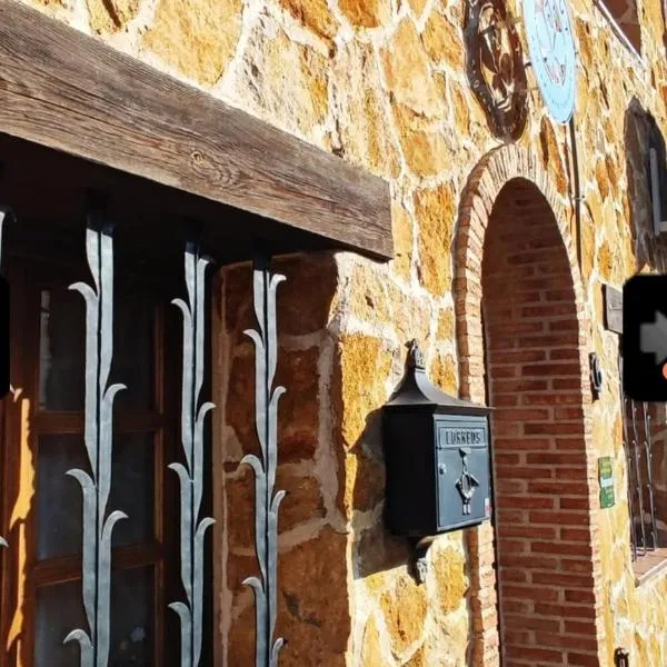 GREDOS RURALRUT El Tiemblo a solo 1 hora de Madrid, descuentos a partir de 7 noches, zonas de baño y ocio a pocos metros de la casa, Reservas Naturales, cabina hidromasaje, Aire Acondicionado, WIFI, khách sạn ở El Tiemblo