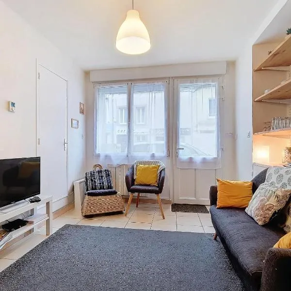 Charmant appartement sur 3 niveaux, hotel in Beaumont-Hague