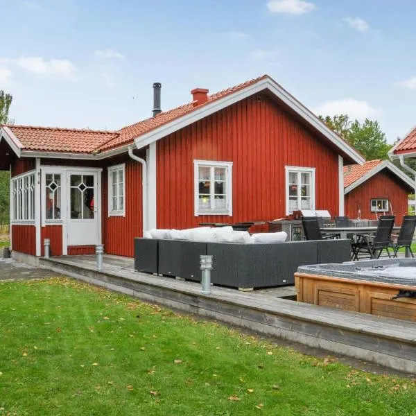 Stunning Home In Karlstad With Sauna, hotel in Karlstad
