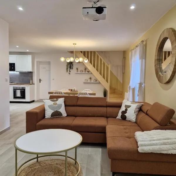 Chill House - Maison 2 chambres - Option Jacuzzi, hotel em Chevannes