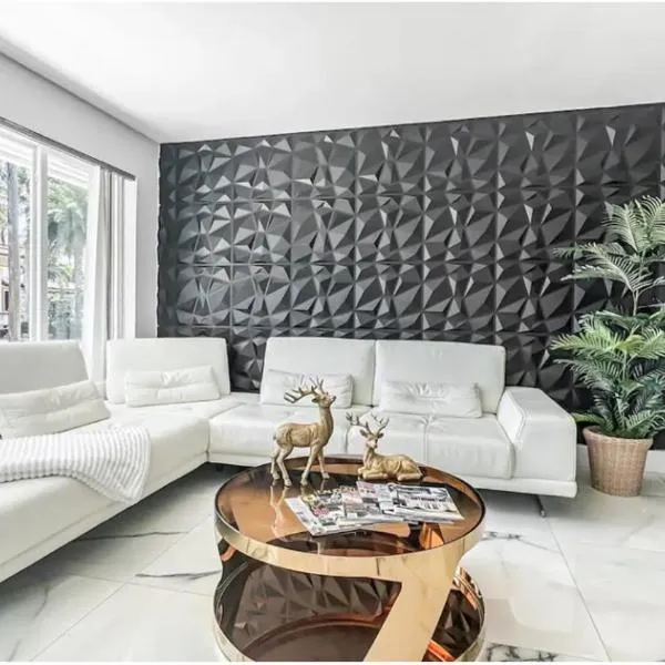 Amazing Home w Heated Pool 8 mins to the Beach, hotel v destinaci Lighthouse Point