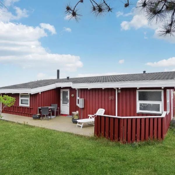4 Bedroom Lovely Home In Hundested, hotel in Hundested
