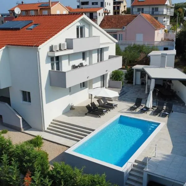 Villa Amaris, hotel in Brodarica
