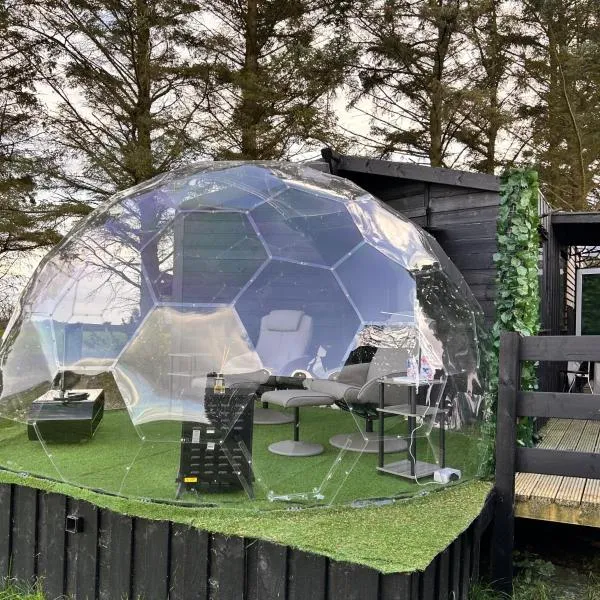 Glamping Domes, hotel v destinaci Articlave