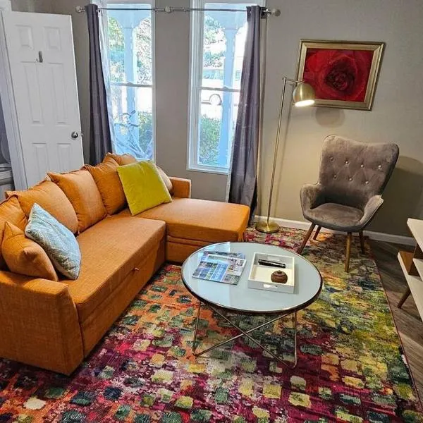 Downtown Getaway, Historic & Peaceful, FREE Bikes, hotel in Columbus