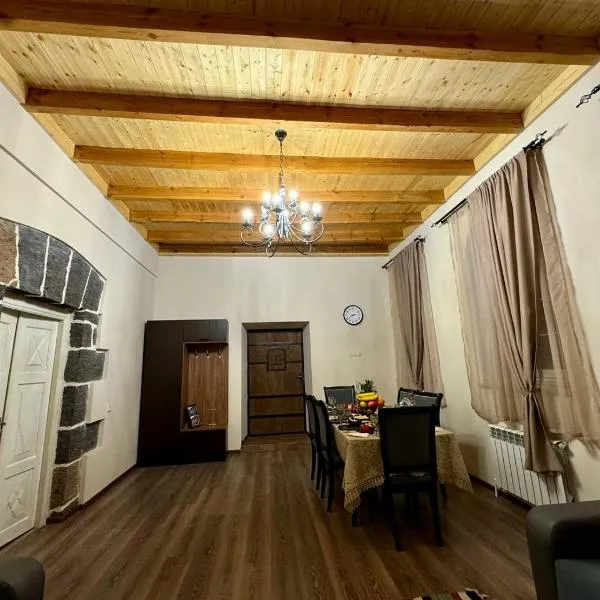 Hakobyan 84 Guest House Gyumri, hotel in Gyumri