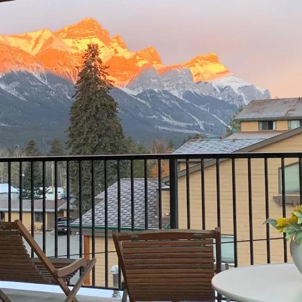 1 Bd corner unit stunning views wrap around deck, hotel en Canmore
