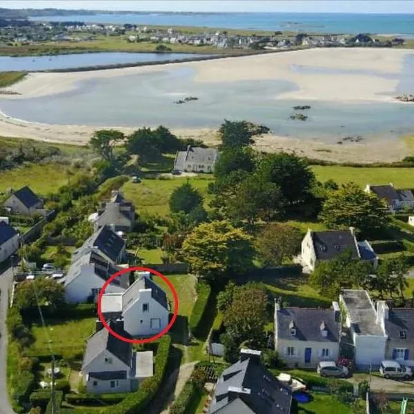 Maison bord de mer, plage 160m – hotel w mieście Guissény