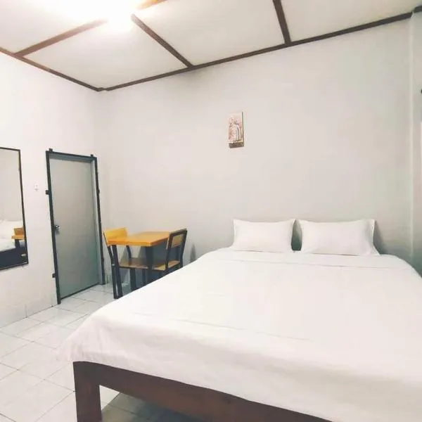 ปฎิภาณบ้านพัก, hotel v destinaci Mae Hong Son