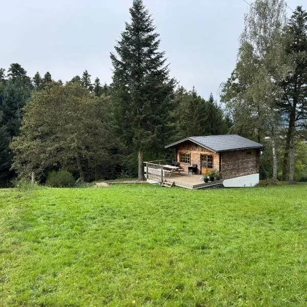 Chalet en pleine nature, hotell sihtkohas Entre-deux-Eaux