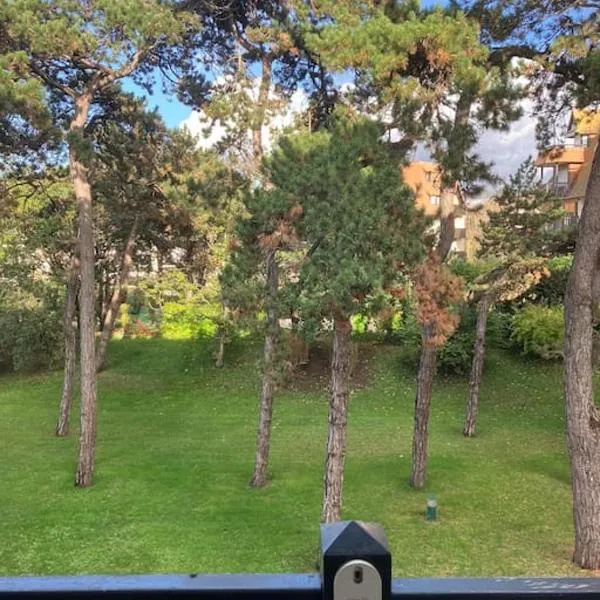 Appartement 200m de la plage, hotel v destinácii Tourgeville