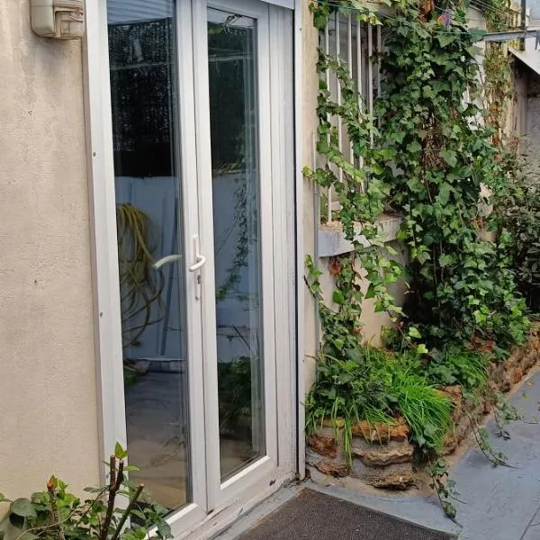 Studio indépendant de plain pied agréé Chèques Vacances – hotel w mieście Drancy