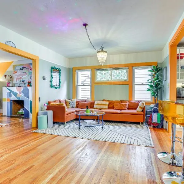 2 Mi to Golden 1 Center Historic Home with Deck!, hotel in Sacramento
