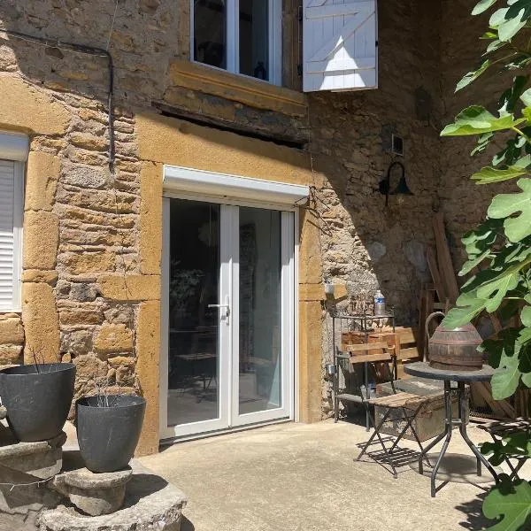 Petit studio aux portes du beaujolais, hotel in Saint-Germain-Nuelles
