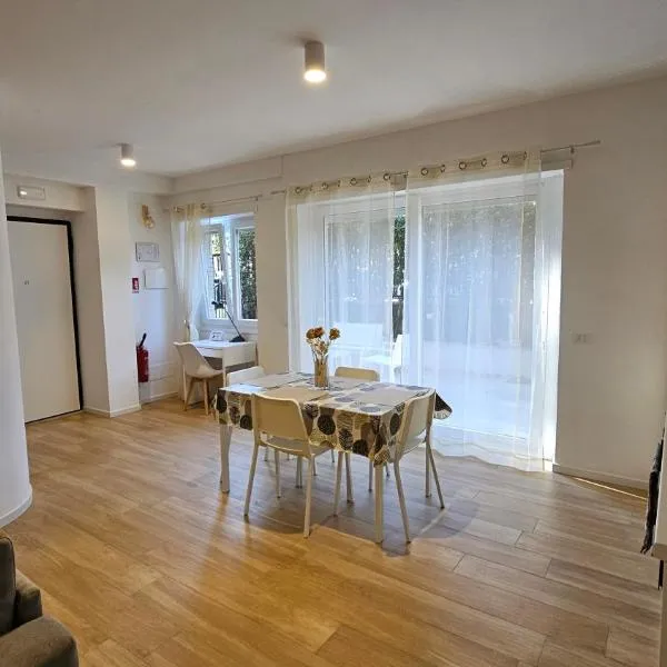Lux Beach Apartment GOLD, hotel in Lido di Ostia