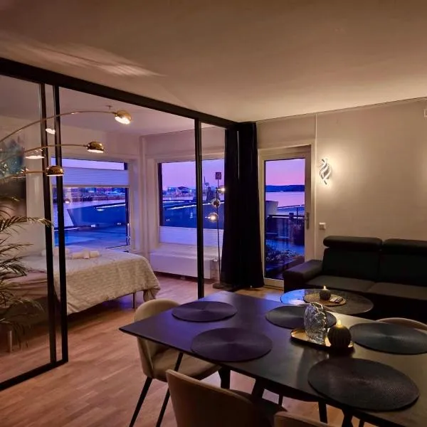 Waterfront fjord view, home office, 2 BR LUX apt, hotelli Oslossa