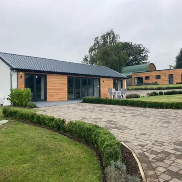 Brand new purpose built 3 bedroom holiday barn, hotel in Bonvilston