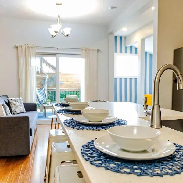 Jennifer's Providence Escape Private Apartment with Relaxing Deck, hotel in Providence