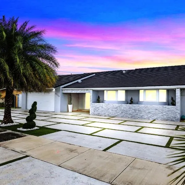 Spectacular Miami- Htd Pool,5 Bdrooms ,MiniGolf, Playground, Baby Items, BBQ, hotell i Tamiami