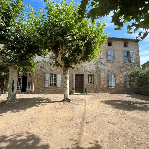 Les 3 Platanes, hotel v destinácii Conilhac-Corbières