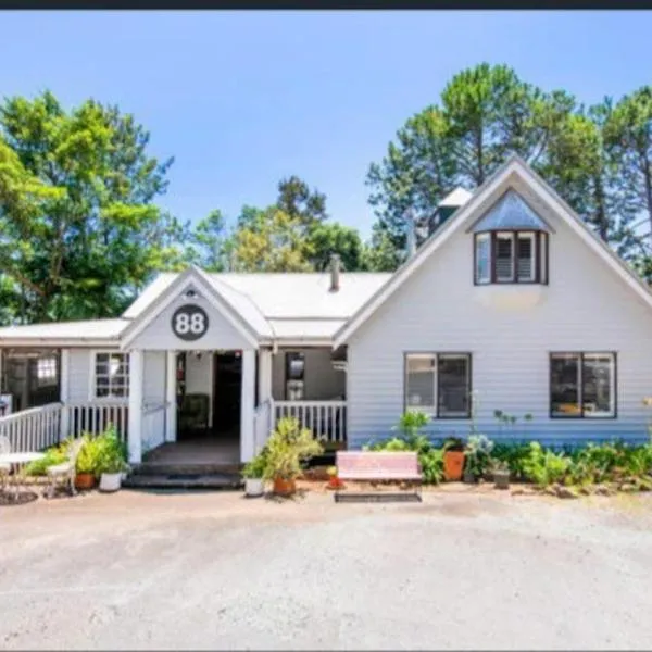 Location, Location, Location!, hotel em Mount Tamborine