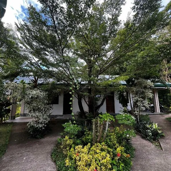 Gal's Guesthouse, hotel di Siquijor