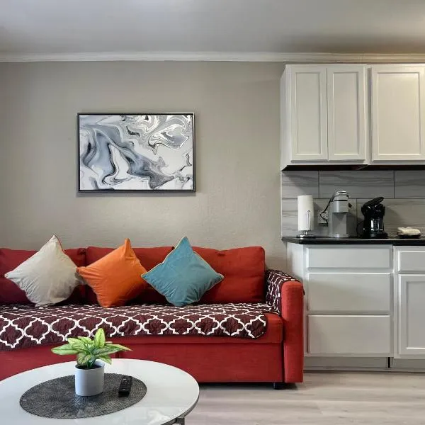 Cozy Galveston Beach Front Condo, hotel v destinaci Galveston