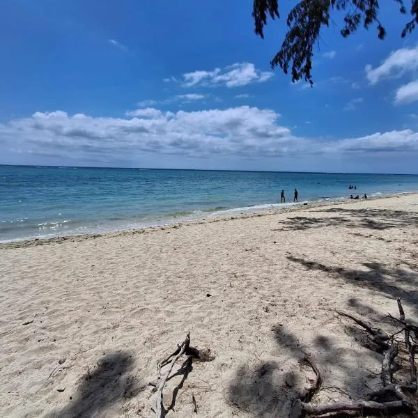 4Beds- Beachfront Bungalow, hotel v destinaci Flic-en-Flac