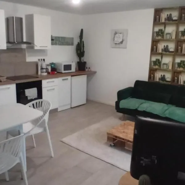 Appartement à la campagne, khách sạn ở Pringy