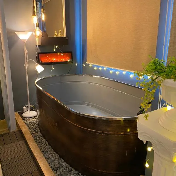 EL MEIR PRIME CABIN w/ Bathtub near EK, hotel in Santa Rosa