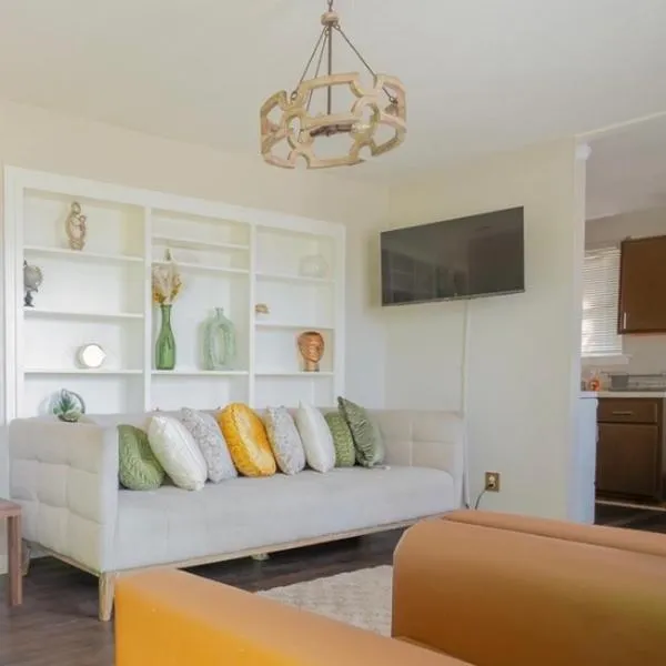 Cozy 3bd House Near Stadiums, Downtown King Bd, hotel in Tallahassee