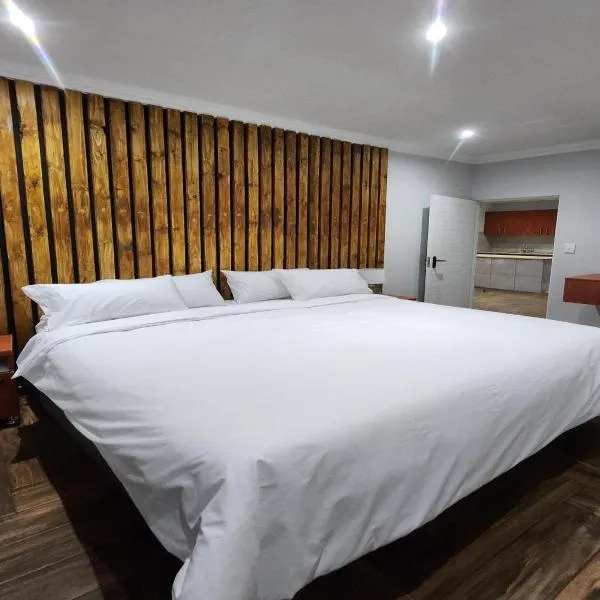 Lakefield Lodge - Halaal, hotel di Benoni