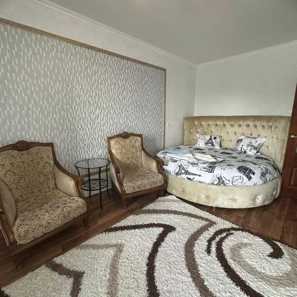 Satpaeva 13 cozy studio apartment in the center, hotel in Atyraū