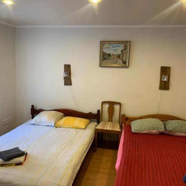 Piiri 12, white Apartment - 2 big beds - Very Cute Apartment, hotel in Tartu