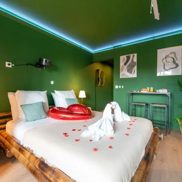 The Jungle - Jacuzzi, Sauna & Projector，位于戛纳的酒店